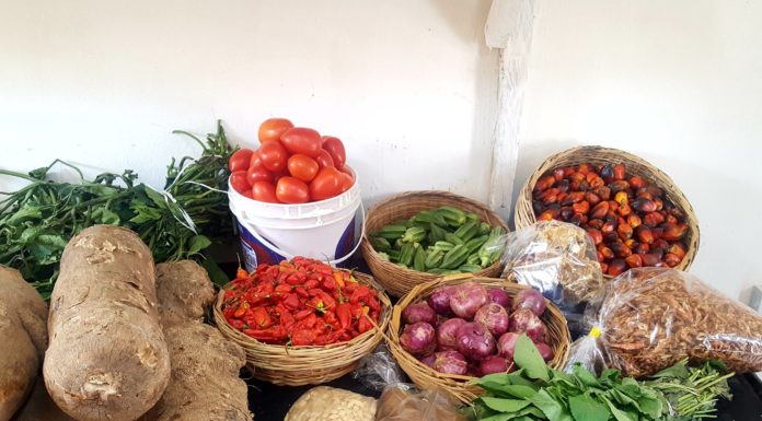 'Prices are a bit high' - Civil servants compare prices at Agric Ministry food sale with those in public markets